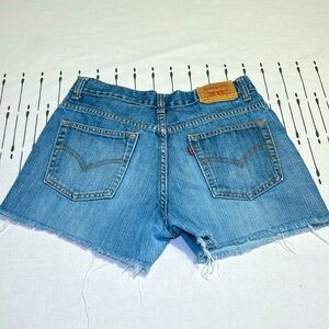Vintage Levi 515’s Cut off denim Jean Short. Size 10